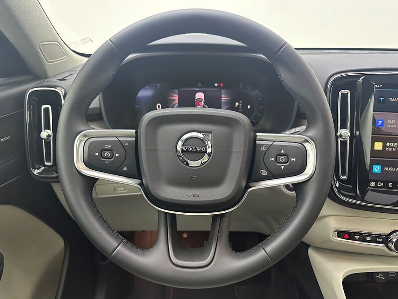 Volvo  B4 AWD Ultra Bright