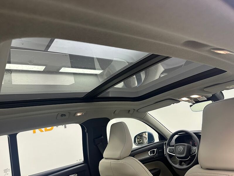 Volvo  B4 AWD Ultra Bright