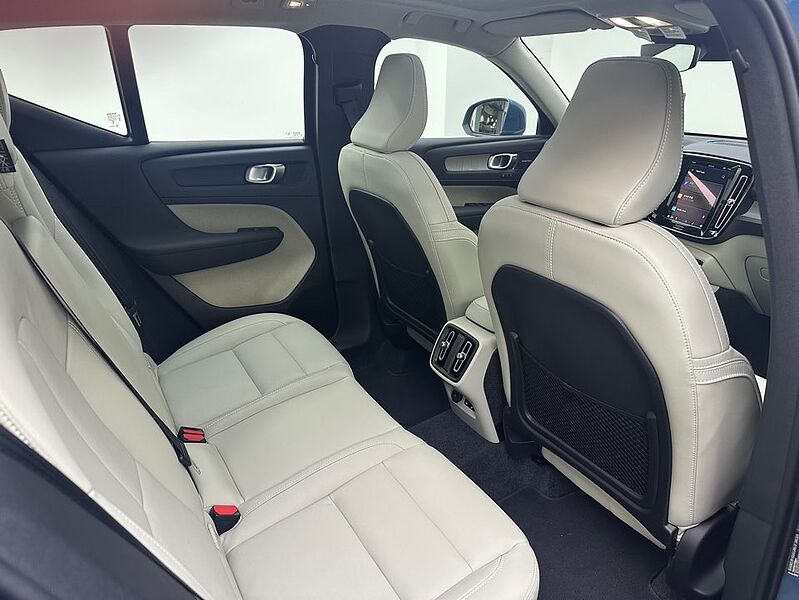 Volvo  B4 AWD Ultra Bright