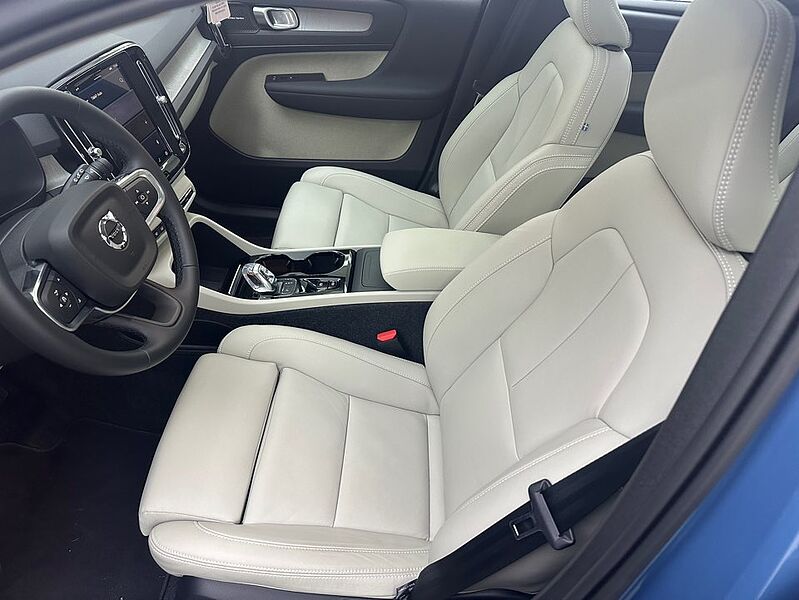 Volvo  B4 AWD Ultra Bright