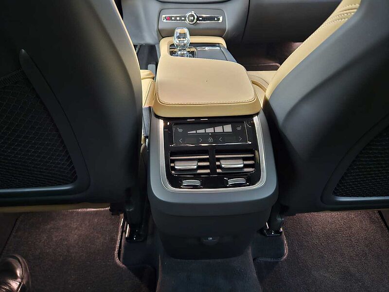 Volvo  B6 AWD Ultimate Bright