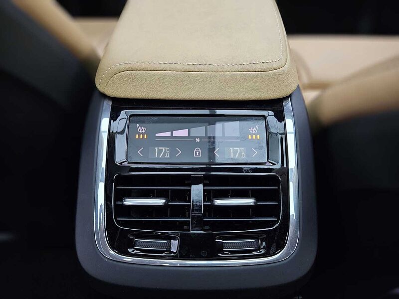 Volvo  B6 AWD Ultimate Bright