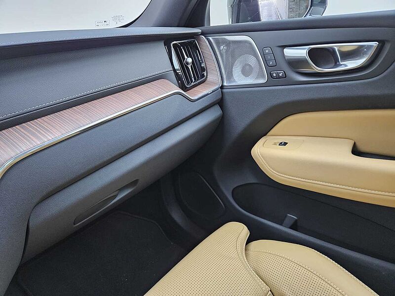 Volvo  B5 AWD Ultra