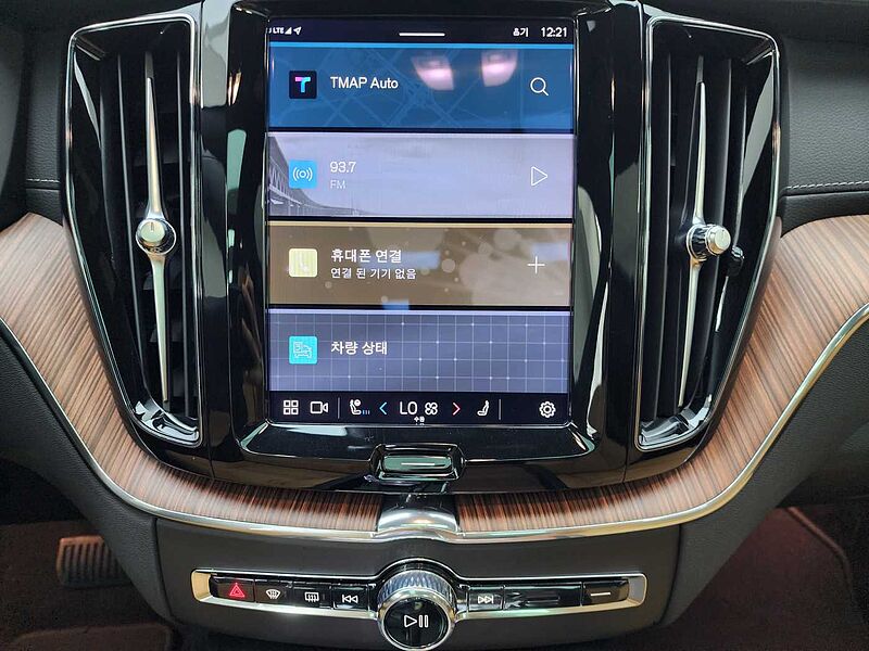 Volvo  B5 울트라 브라이트 하이브리드