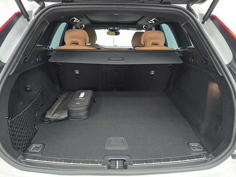 Volvo  B5 울트라 브라이트 하이브리드