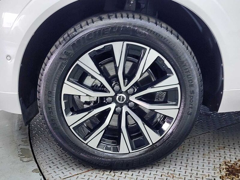 Volvo  B5 울트라 브라이트 하이브리드