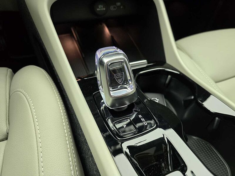 Volvo  Ultimate, B4 AWD 마일드 하이브리드, 가솔린, 브라이트