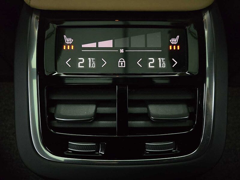 Volvo  D5 AWD 인스크립션