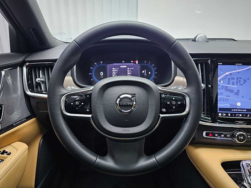 Volvo  Ultimate, B6 AWD mild hybrid, 가솔린, Bright