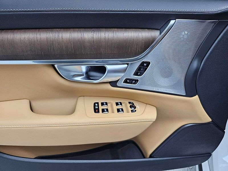 Volvo  Ultimate, B6 AWD mild hybrid, 가솔린, Bright