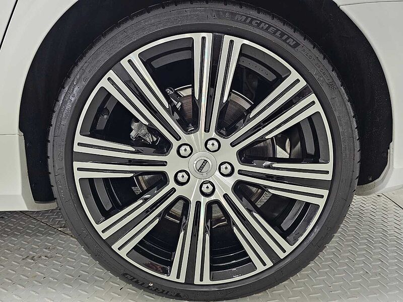 Volvo  Ultimate, B6 AWD mild hybrid, 가솔린, Bright