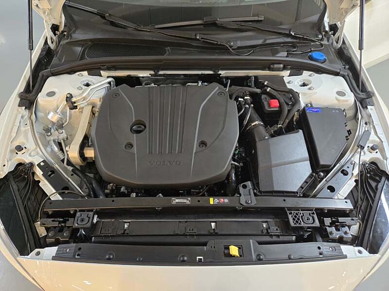 Volvo  Ultra, B5 AWD