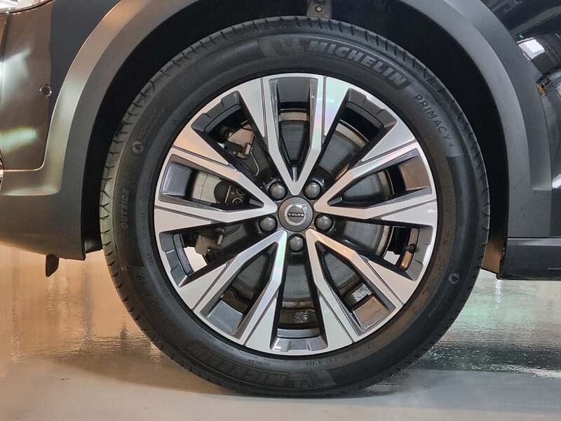 Volvo  Ultimate, B5 AWD