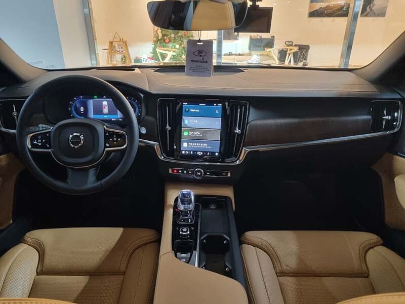 Volvo  Ultimate, B5 AWD