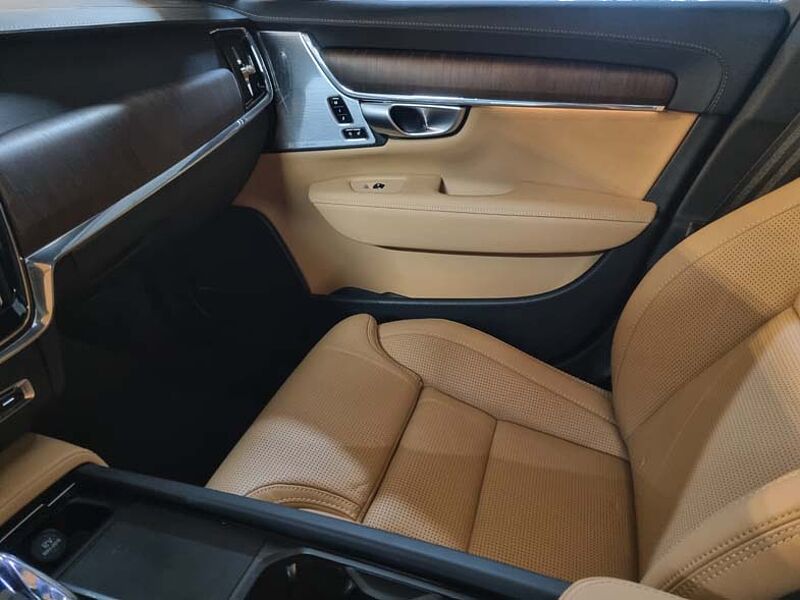 Volvo  Ultimate, B5 AWD