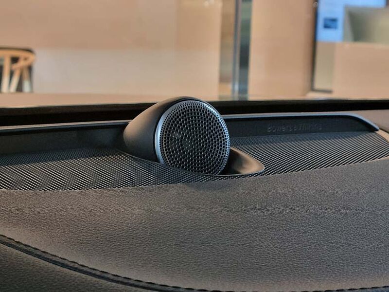 Volvo  Ultimate, B5 AWD