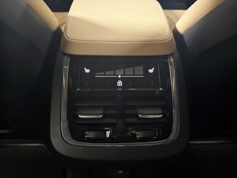 Volvo  Ultra, B5 AWD 브라이트