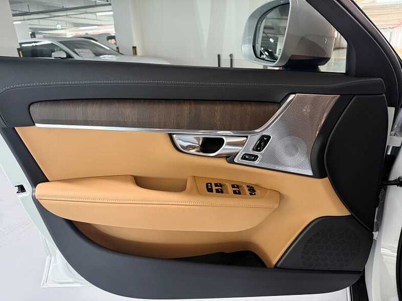 Volvo  Ultra, B5 AWD 브라이트