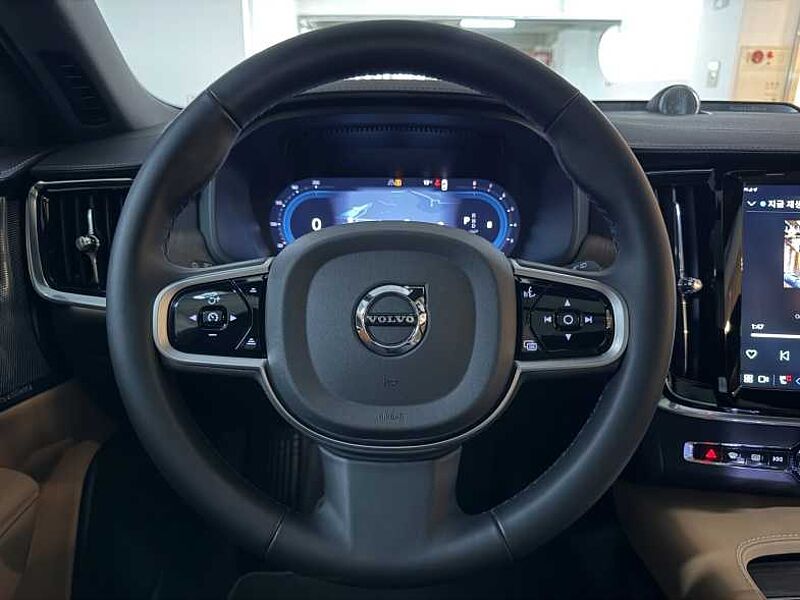 Volvo  Ultra, B5 AWD 브라이트